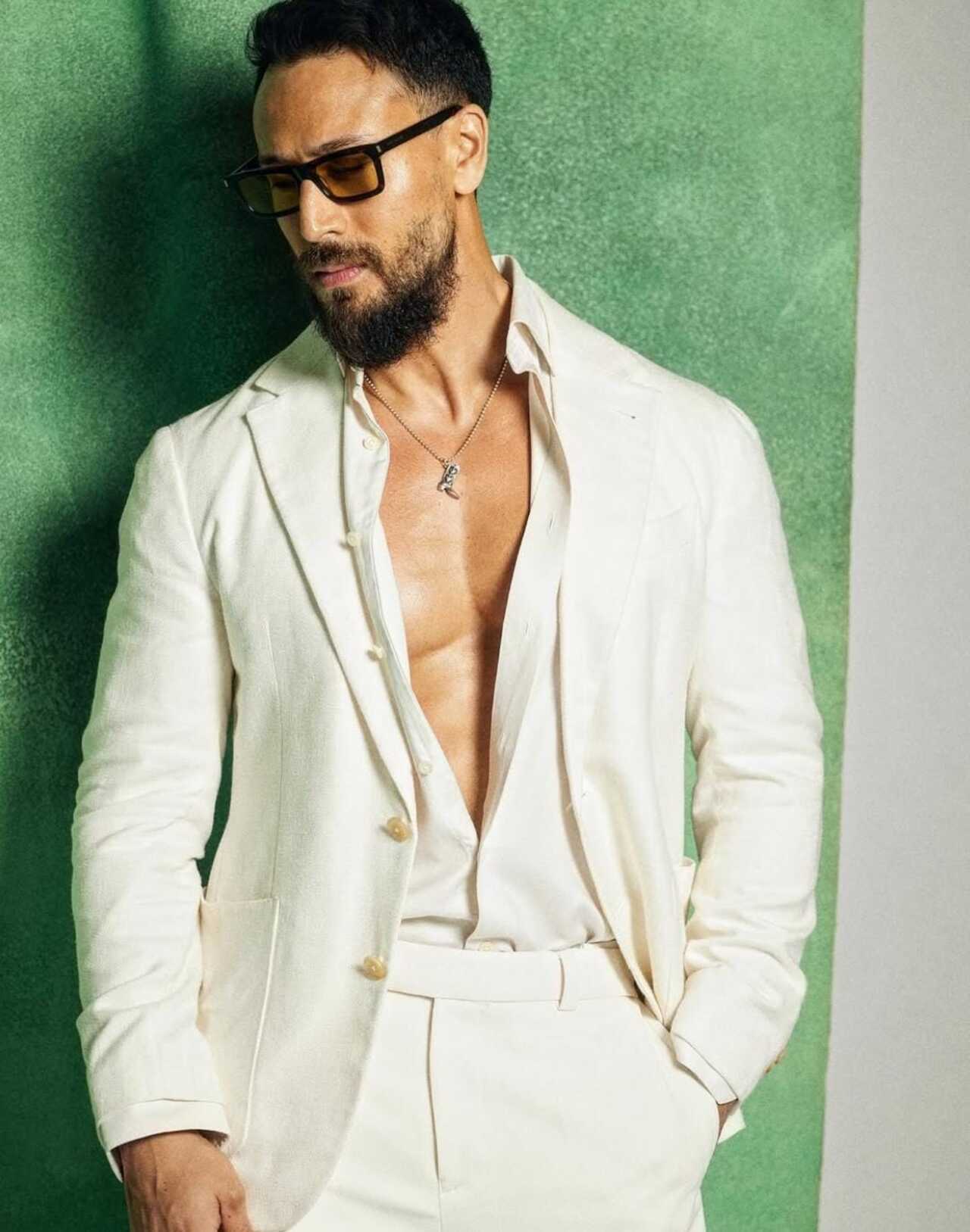 Tiger keeps it clean, luxe, and effortlessly sophisticated in an all-ivory/cream suit. A tonal look gives it a premium feel.